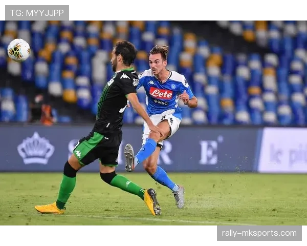 国际米兰边翼卫主导进攻，中路渗透能力是否面临考验？