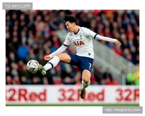 孙兴慜训练还没结束吧？外面小店老板都快认出他家鞋了！